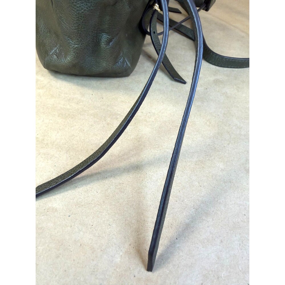 Banana Republic Vintage Camera Crossbody Bag in Dark Olive Green #404499 - Picture 14 of 16